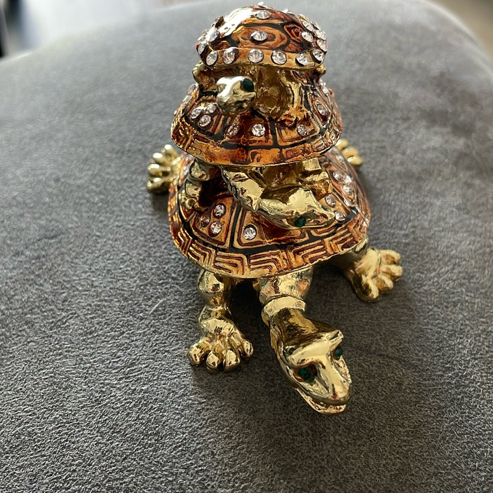 Tchotchke Vintage Turtle rings holders.
